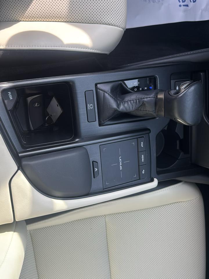 Lexus ES 350 Base 2022
