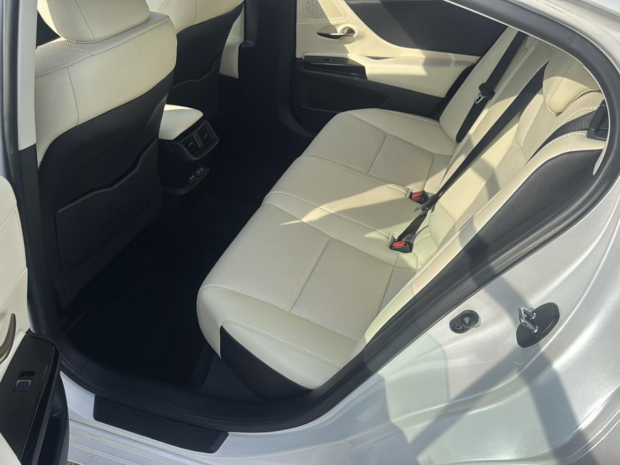Lexus ES 350 Base 2022