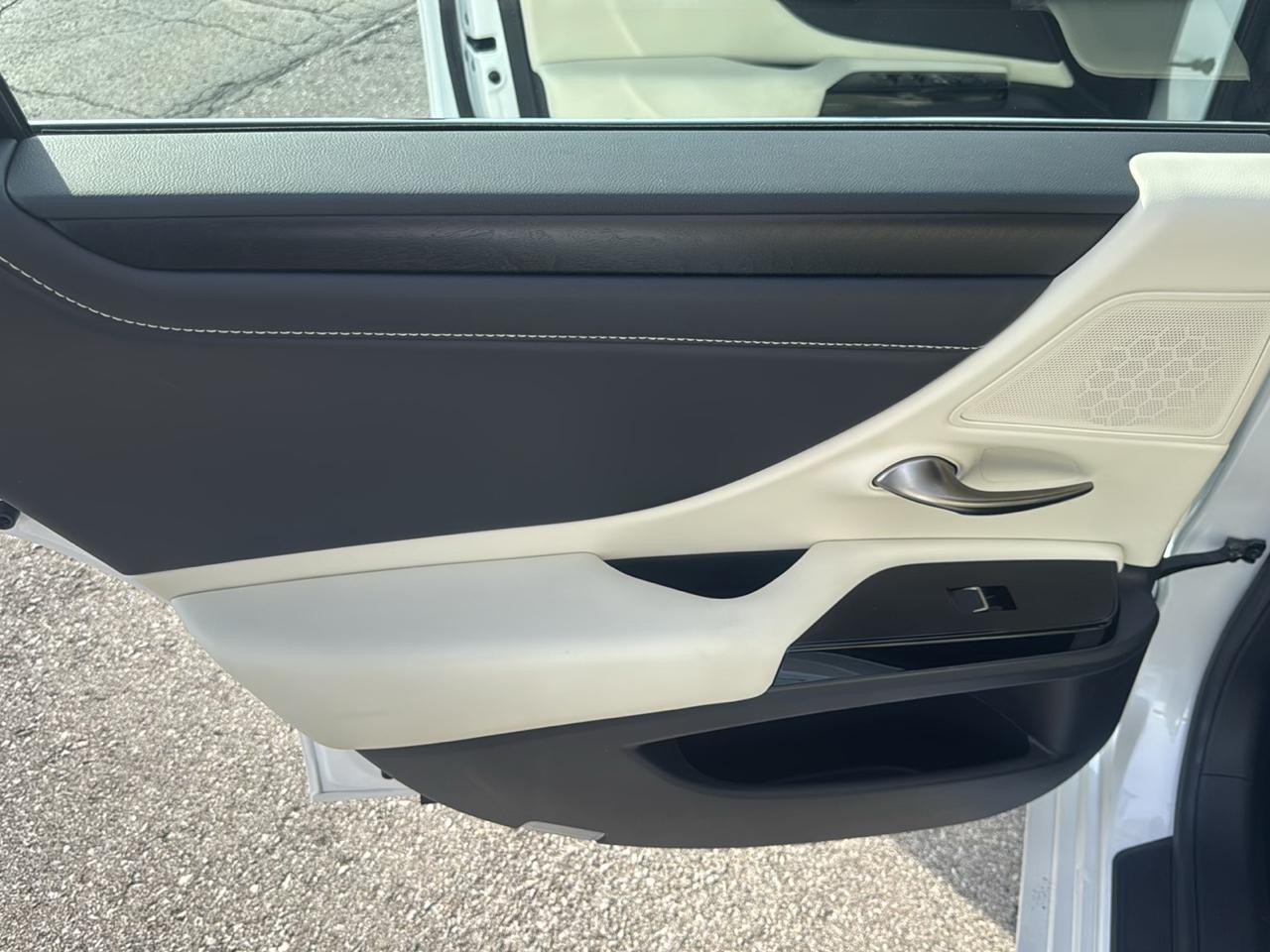 Lexus ES 350 Base 2022