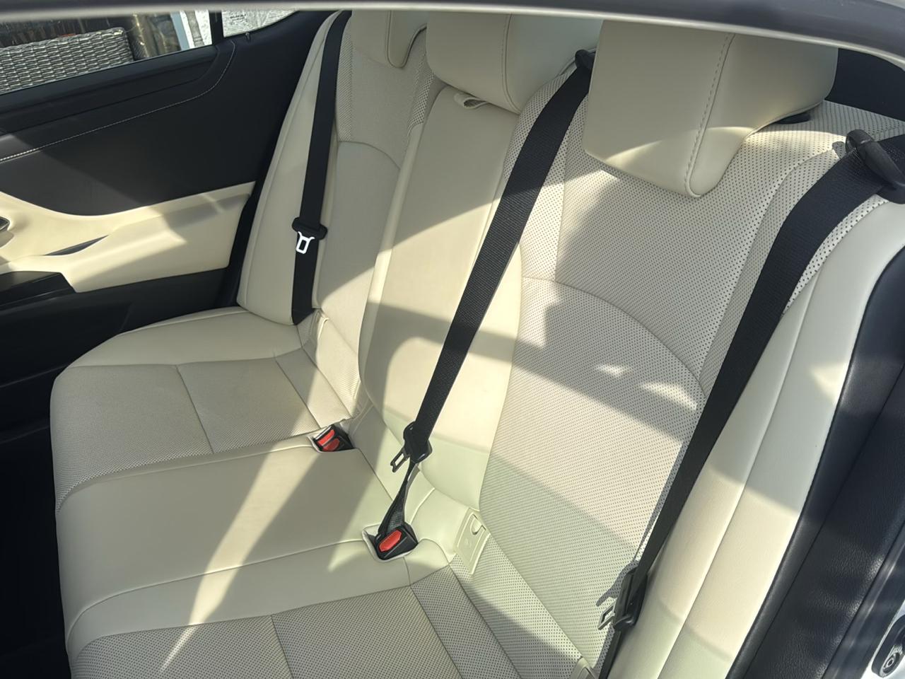 Lexus ES 350 Base 2022