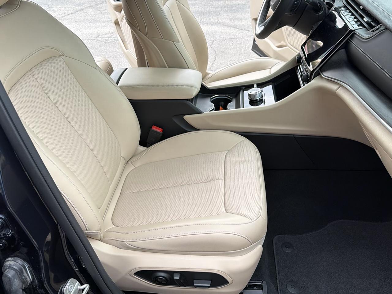 Jeep Grand Cherokee L Limited 4WD 2024