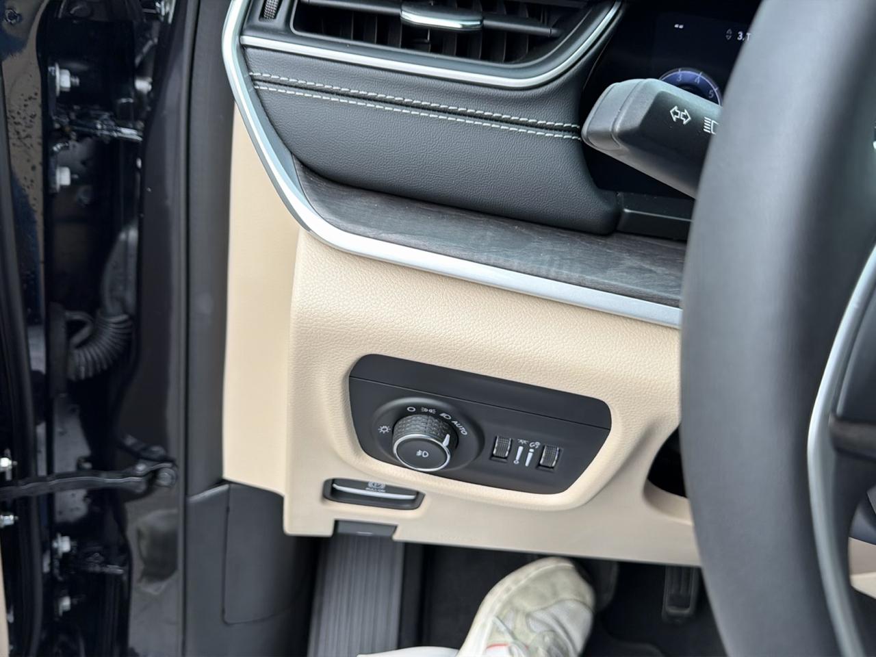 Jeep Grand Cherokee L Limited 4WD 2024