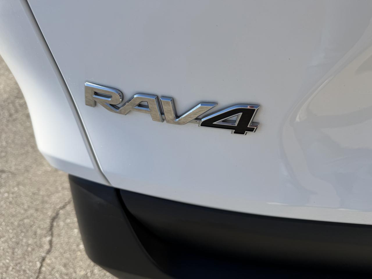 Toyota RAV4 LE 2022