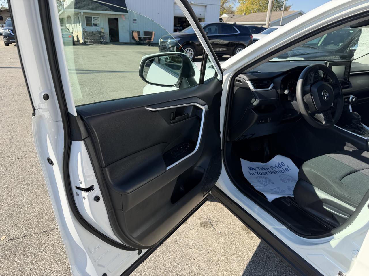 Toyota RAV4 LE 2022