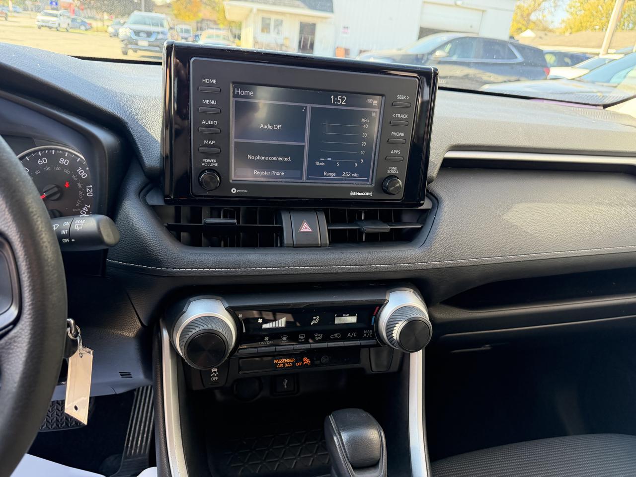 Toyota RAV4 LE 2022