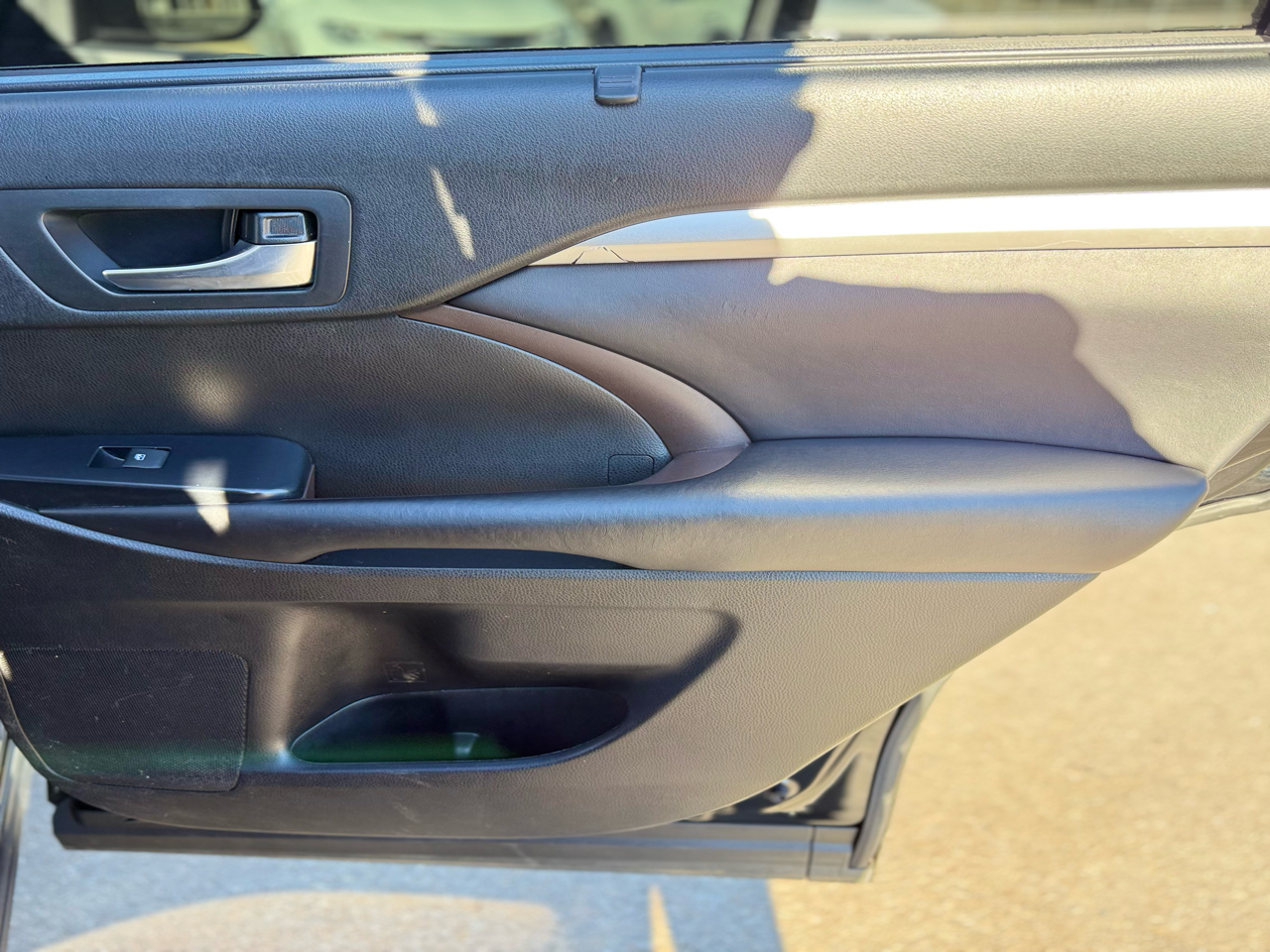 Toyota Highlander SE FWD V6 2018