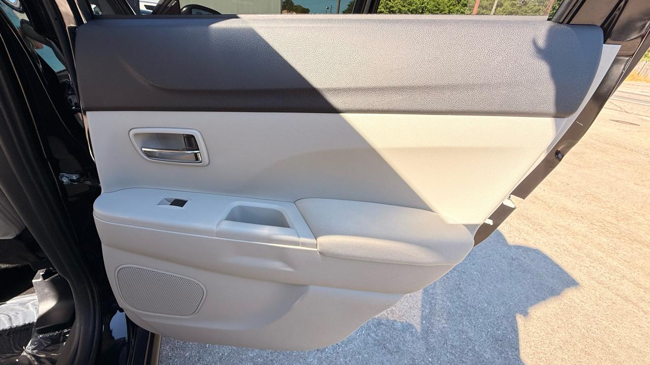 Mitsubishi Outlander Sport 2.0 ES 4WD CVT 2017