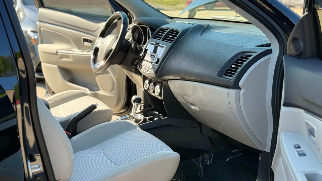 Mitsubishi Outlander Sport 2.0 ES 4WD CVT 2017