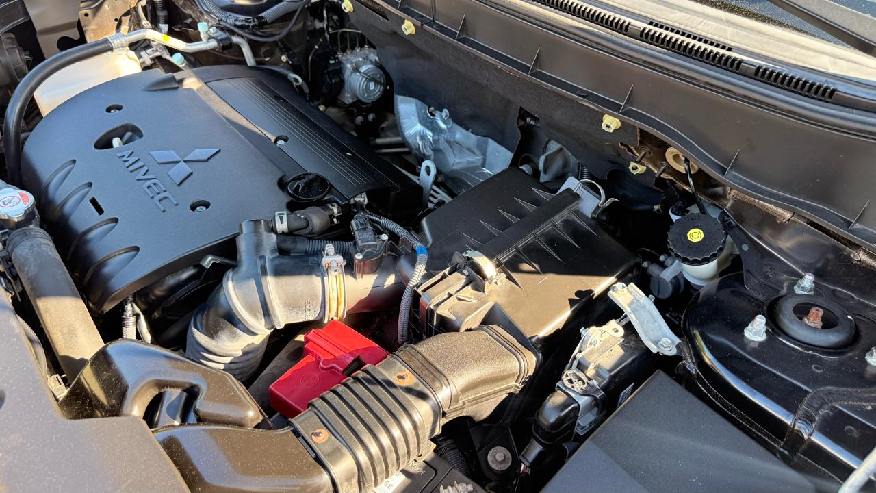 Mitsubishi Outlander Sport 2.0 ES 4WD CVT 2017