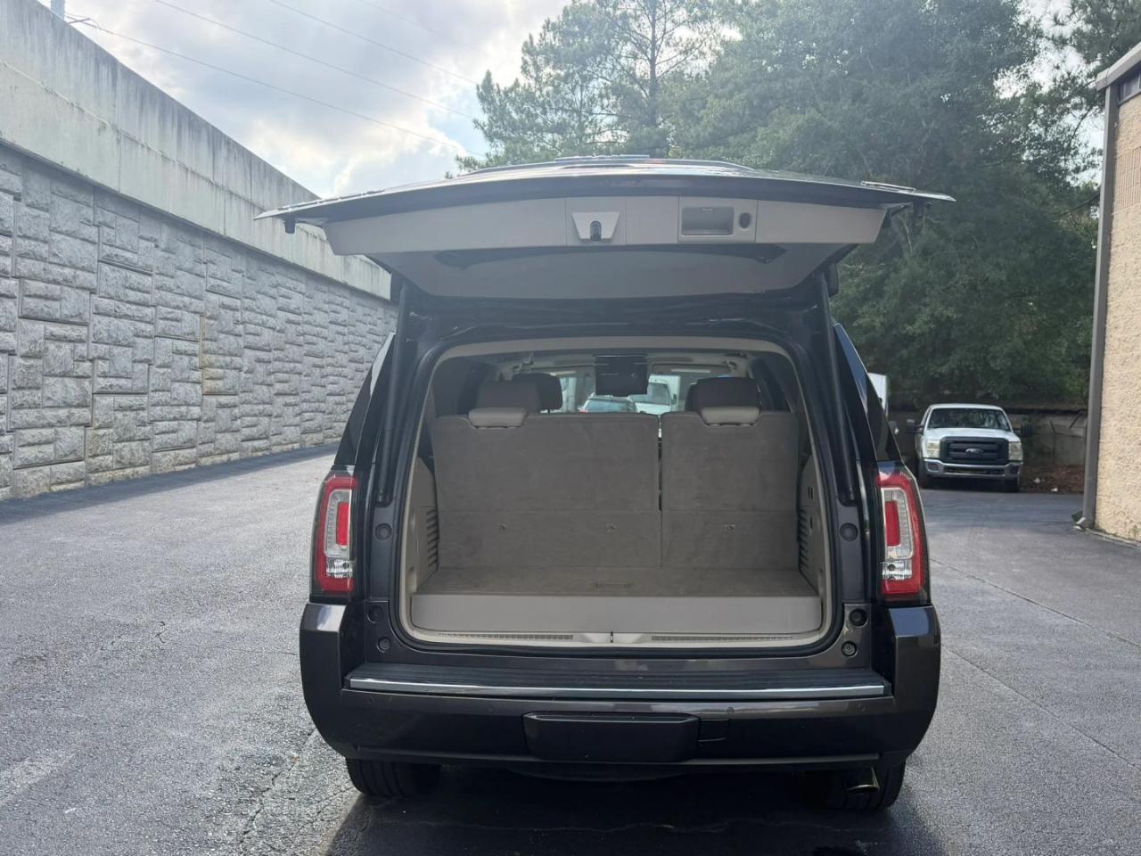 GMC Yukon Denali 2WD 2017
