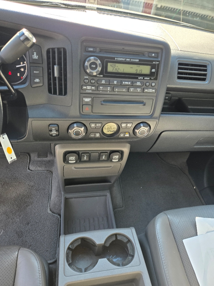 Honda Ridgeline RTL w/ Navigation 2011 Honda Ridgeline RTL w/ Navigation 2011