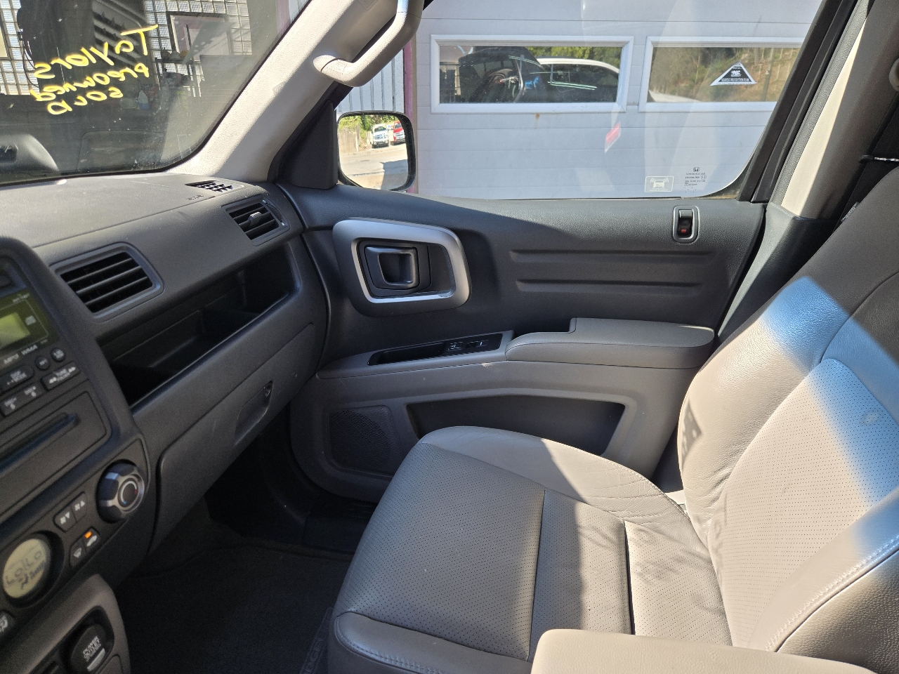 Honda Ridgeline RTL w/ Navigation 2011 Honda Ridgeline RTL w/ Navigation 2011