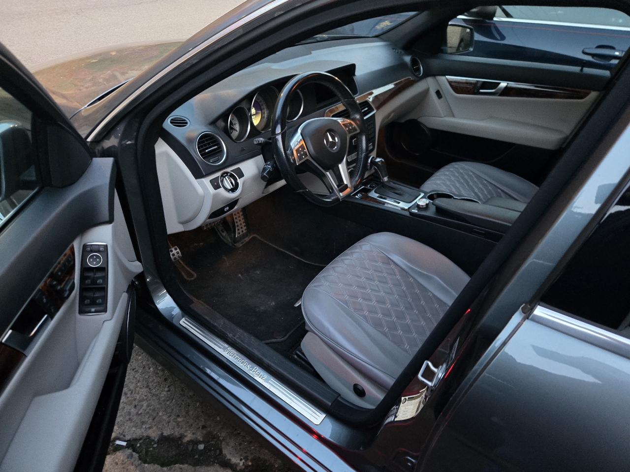 Mercedes-Benz C-Class C300 4MATIC Luxury Sedan 2012