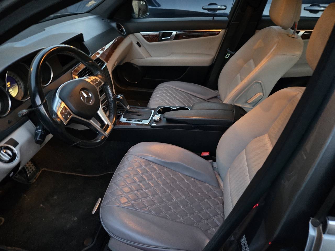 Mercedes-Benz C-Class C300 4MATIC Luxury Sedan 2012