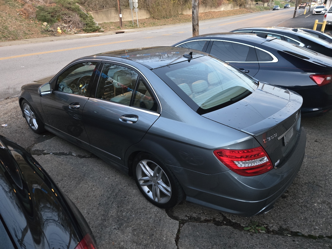 Mercedes-Benz C-Class C300 4MATIC Luxury Sedan 2012