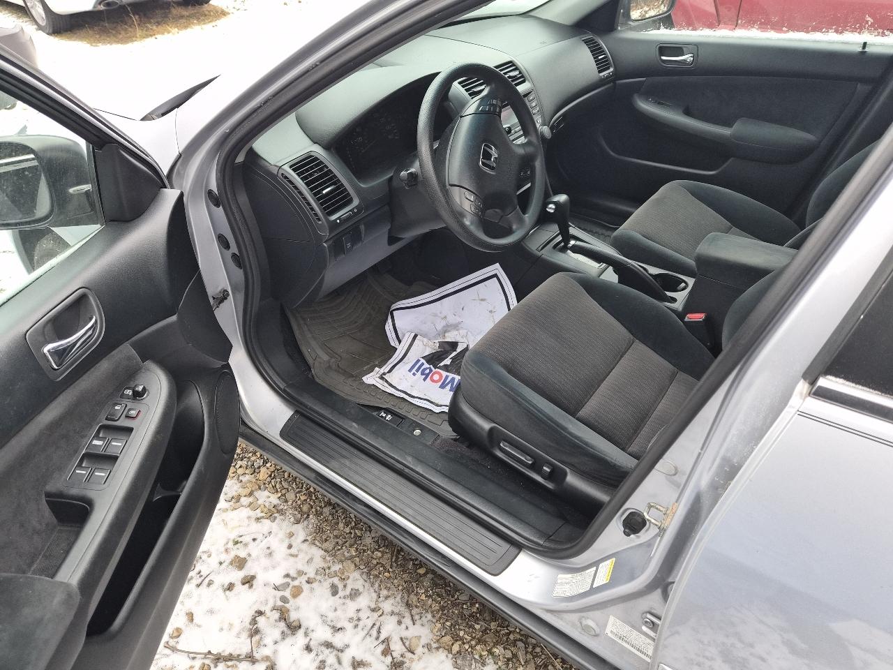 Honda Accord LX V6 sedan AT 2003