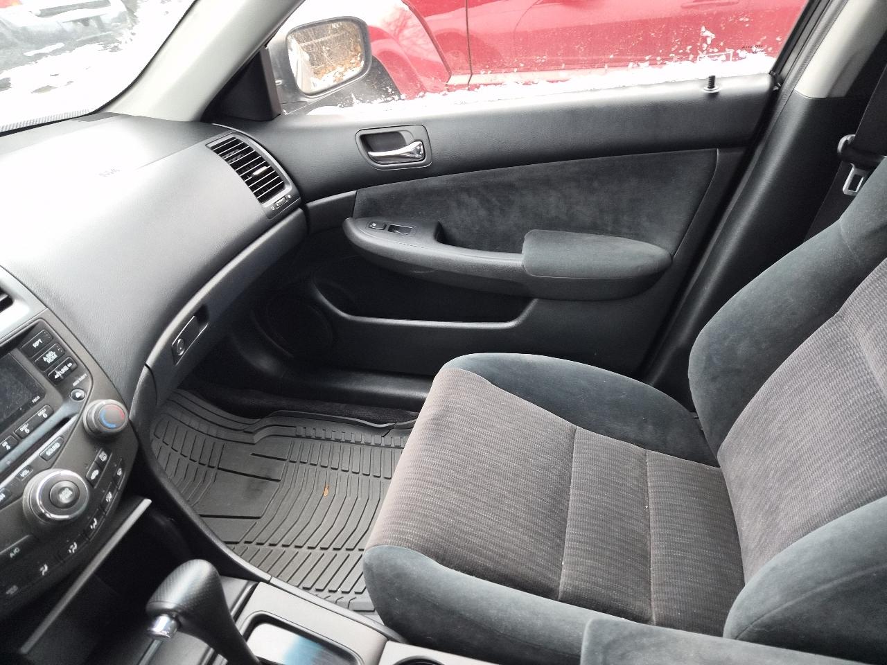 Honda Accord LX V6 sedan AT 2003