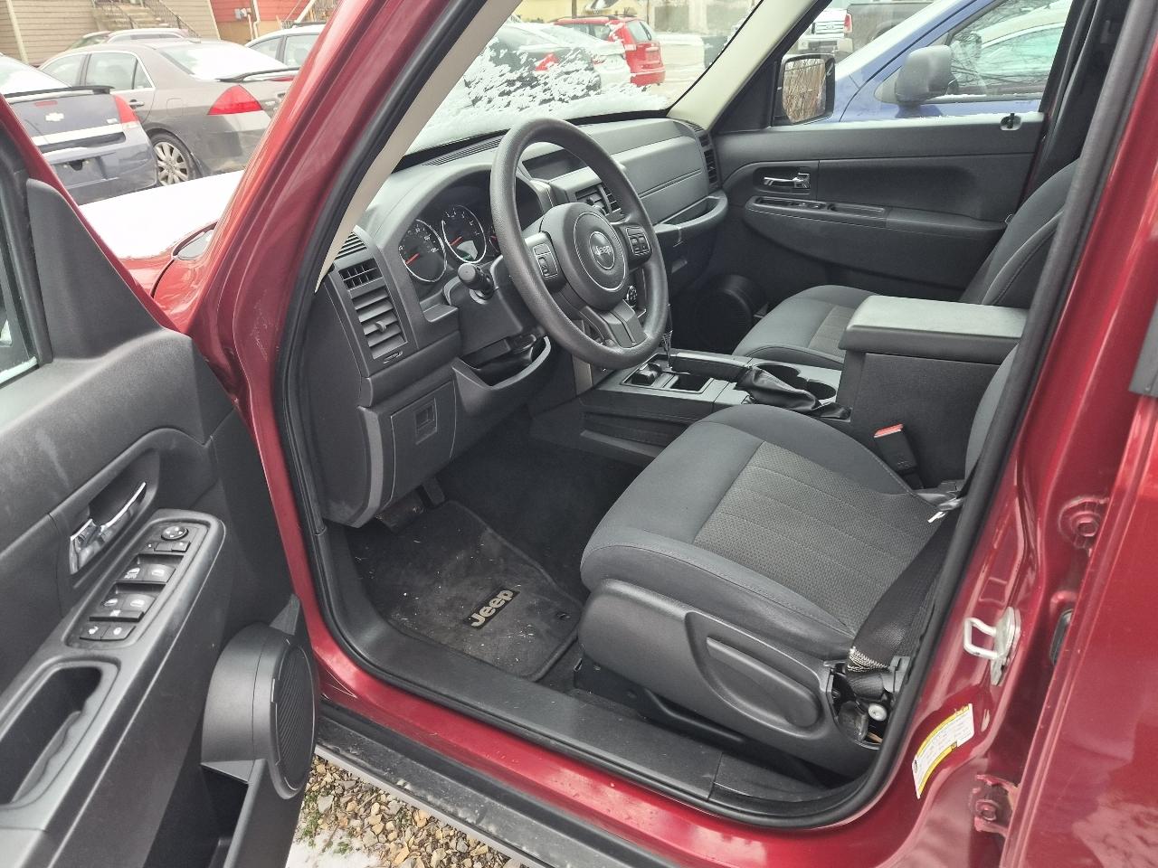 Jeep Liberty Sport 4WD 2012