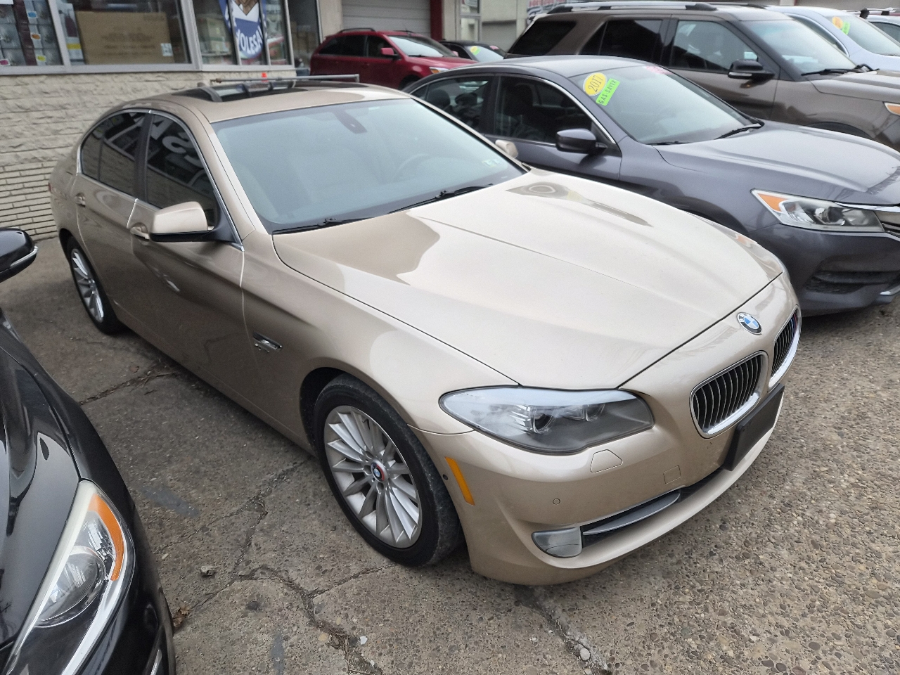 BMW 5-Series 535xi 2011
