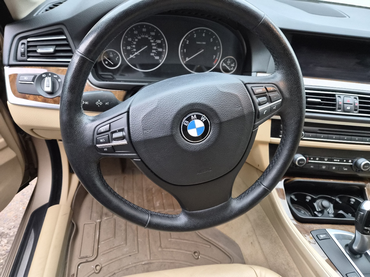 BMW 5-Series 535xi 2011