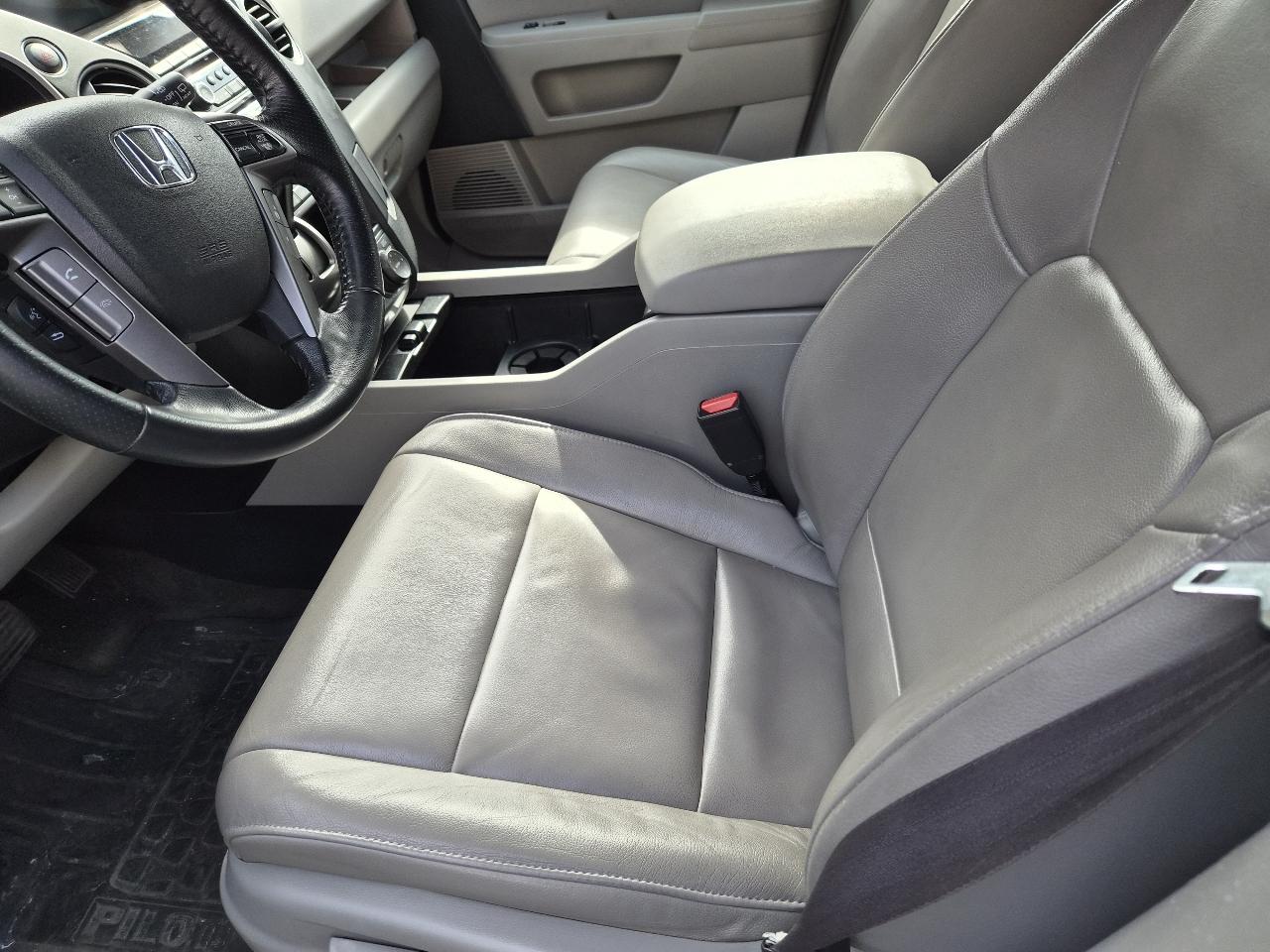 Honda Pilot Touring 4WD 5-Spd AT with DVD 2014