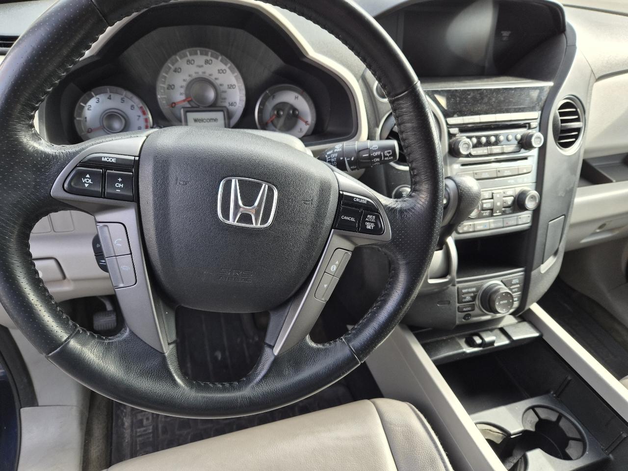 Honda Pilot Touring 4WD 5-Spd AT with DVD 2014