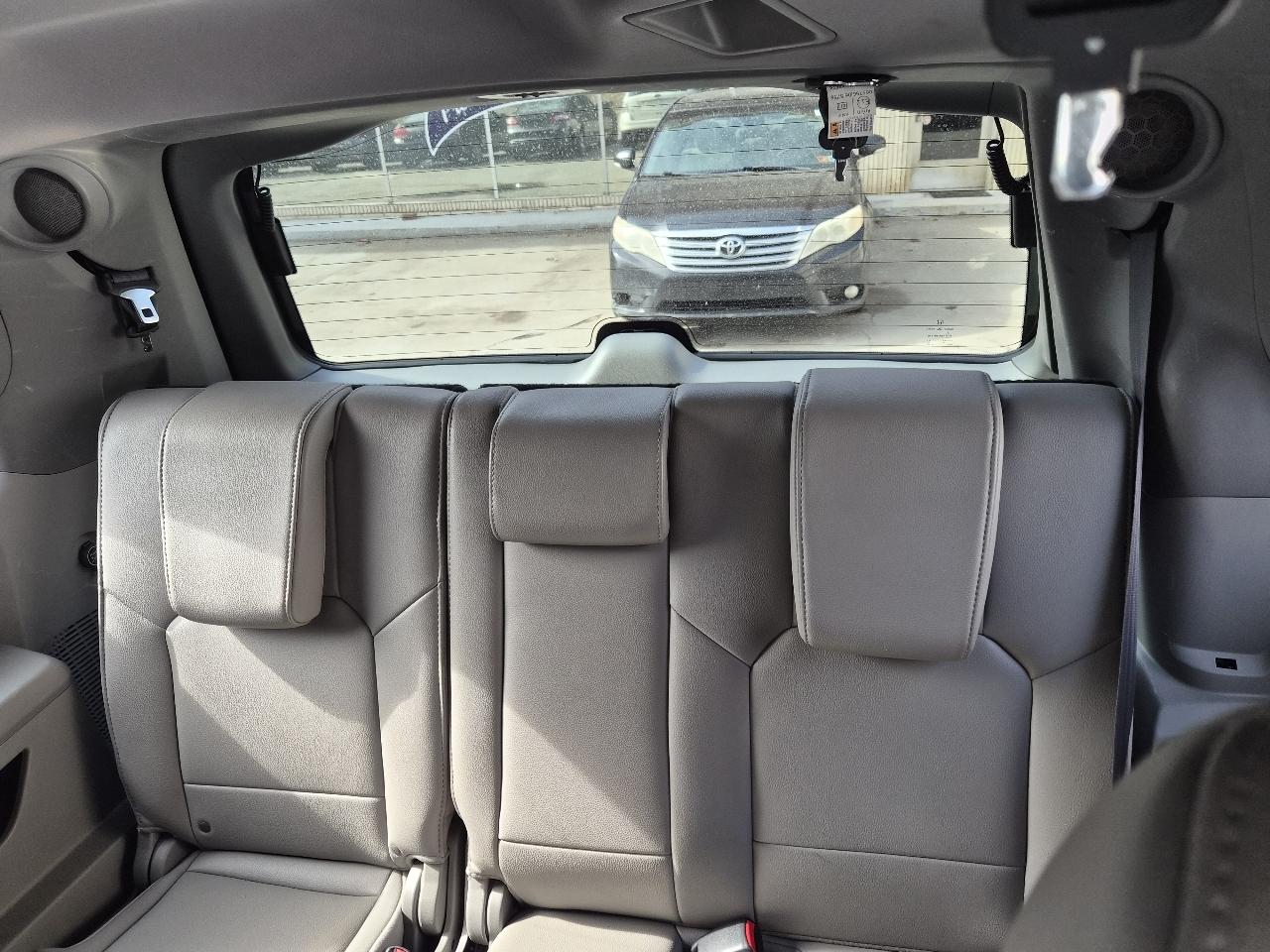 Honda Pilot Touring 4WD 5-Spd AT with DVD 2014