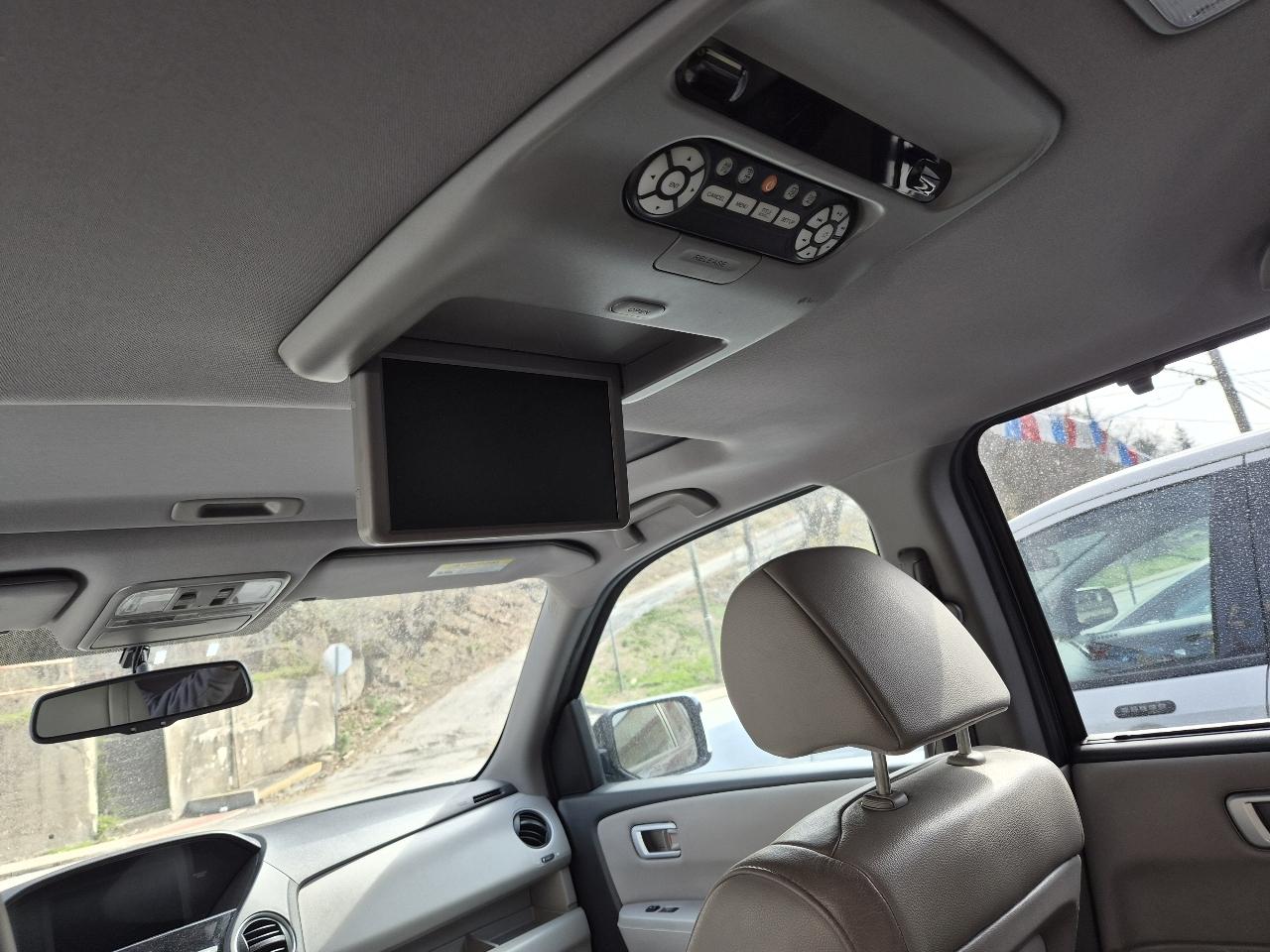 Honda Pilot Touring 4WD 5-Spd AT with DVD 2014