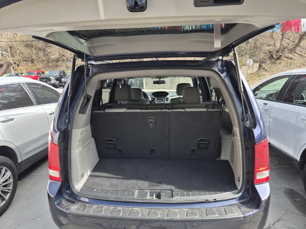 Honda Pilot Touring 4WD 5-Spd AT with DVD 2014