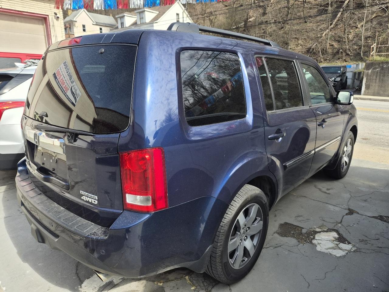 Honda Pilot Touring 4WD 5-Spd AT with DVD 2014
