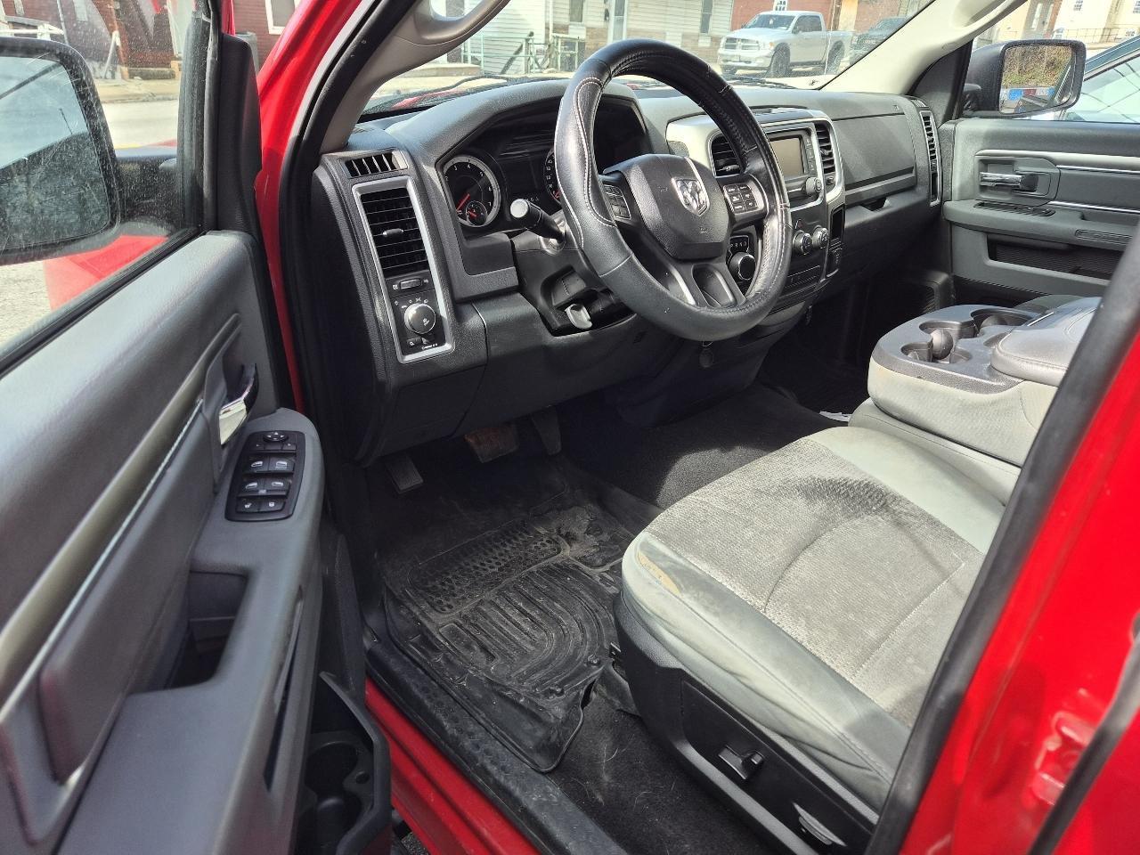 RAM 1500 SLT Quad Cab 4WD 2014