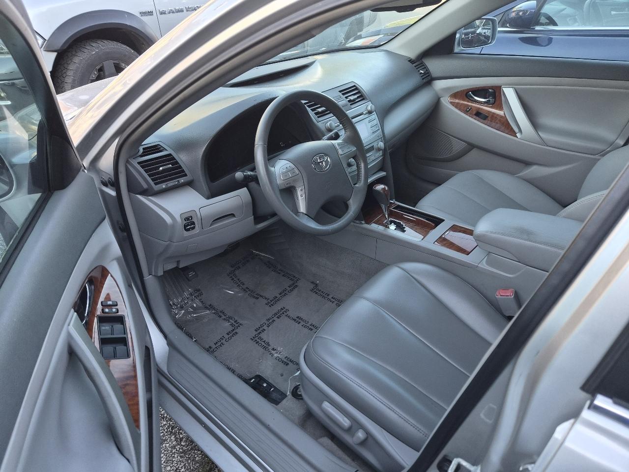 Toyota Camry LE V6 6-Spd AT 2009