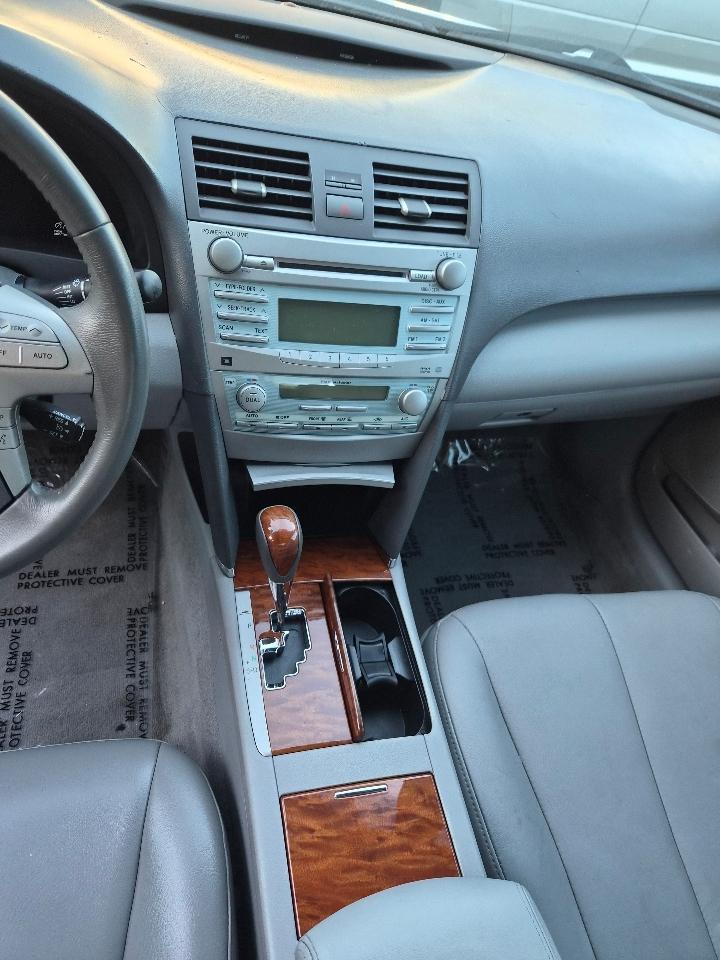 Toyota Camry LE V6 6-Spd AT 2009