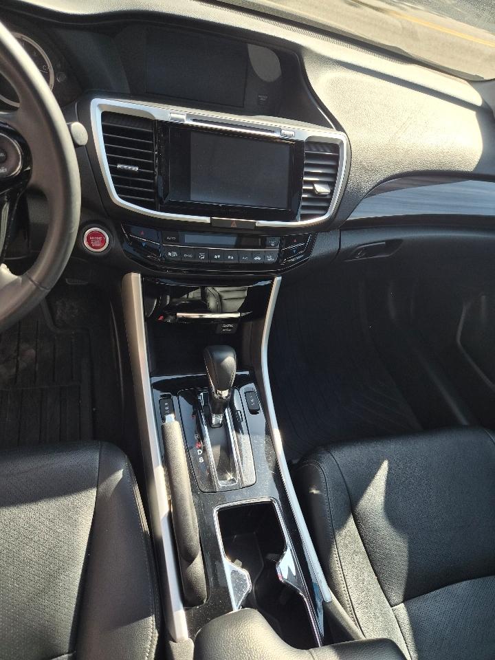 Honda Accord EX-L Sedan V6 6-Spd AT 2017