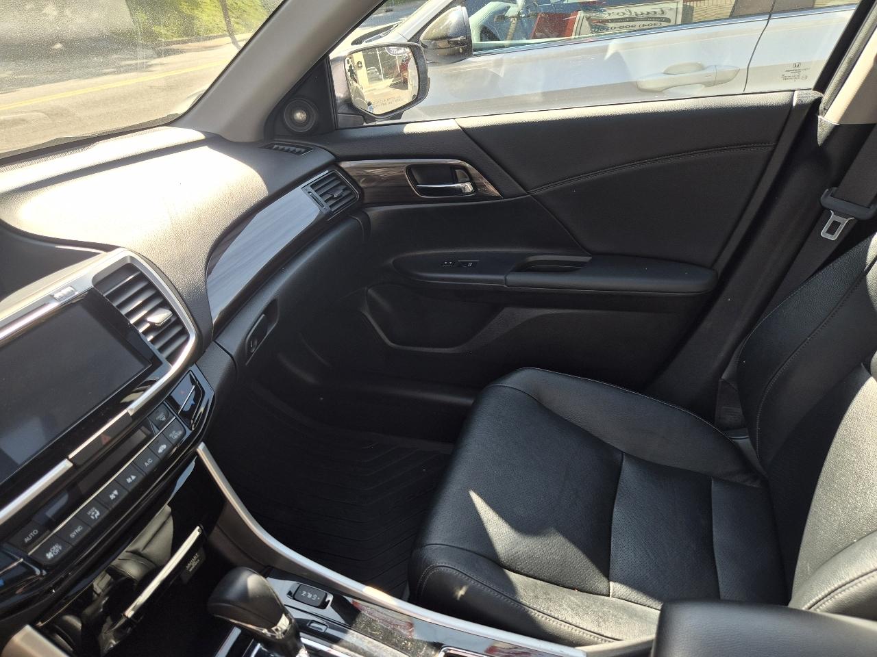 Honda Accord EX-L Sedan V6 6-Spd AT 2017