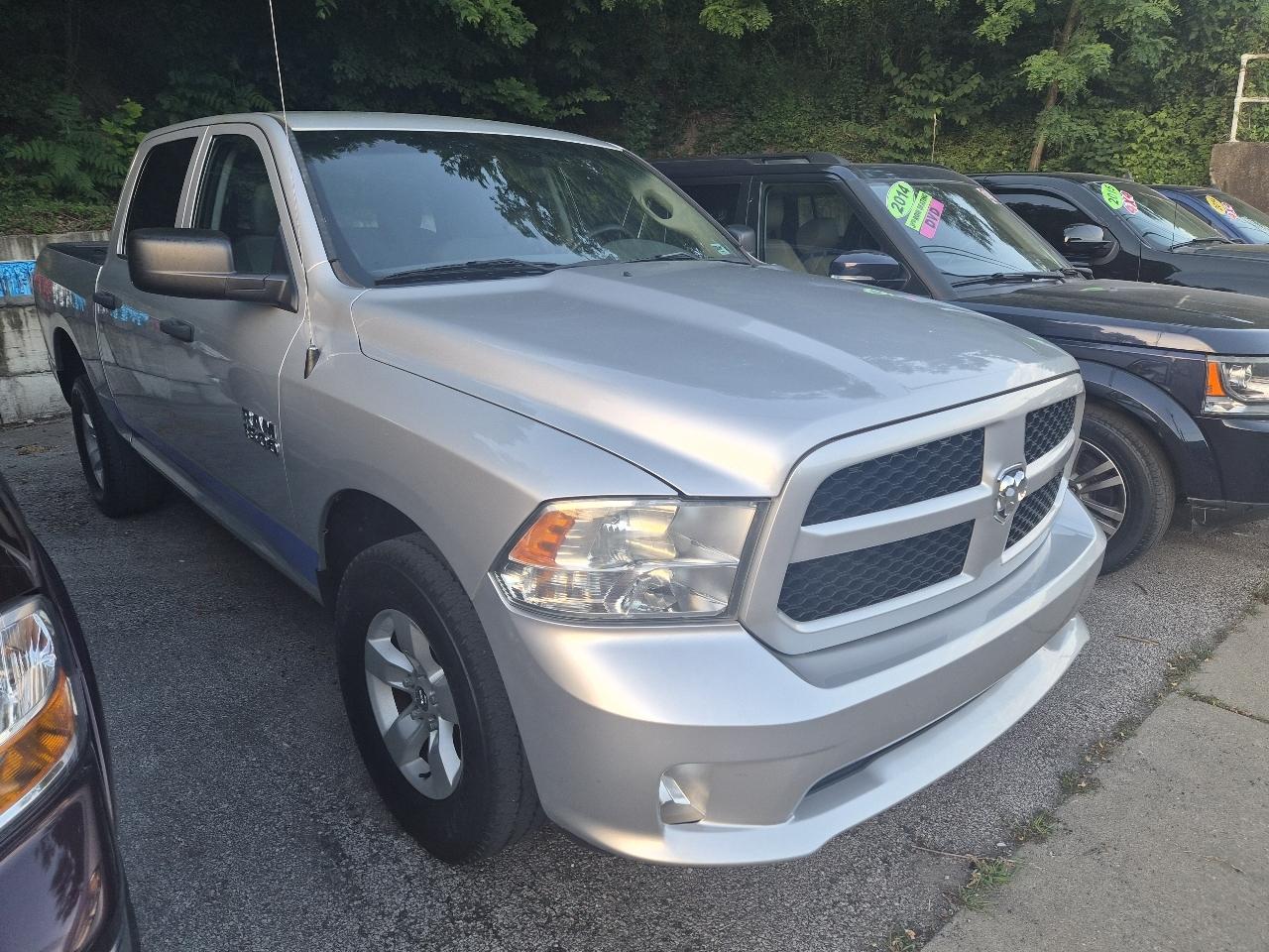 RAM 1500 Tradesman Crew Cab SWB 4WD 2017