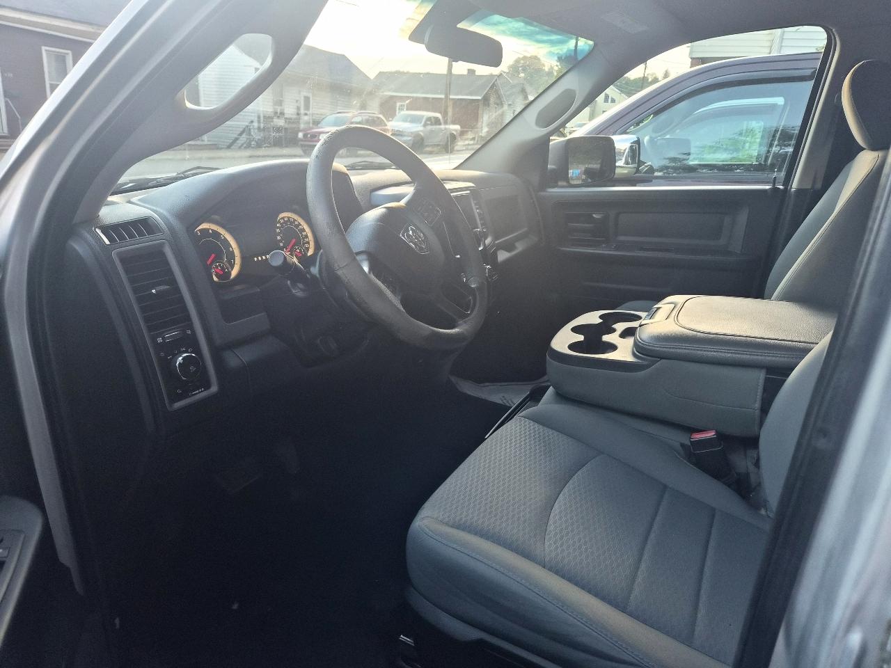 RAM 1500 Tradesman Crew Cab SWB 4WD 2017