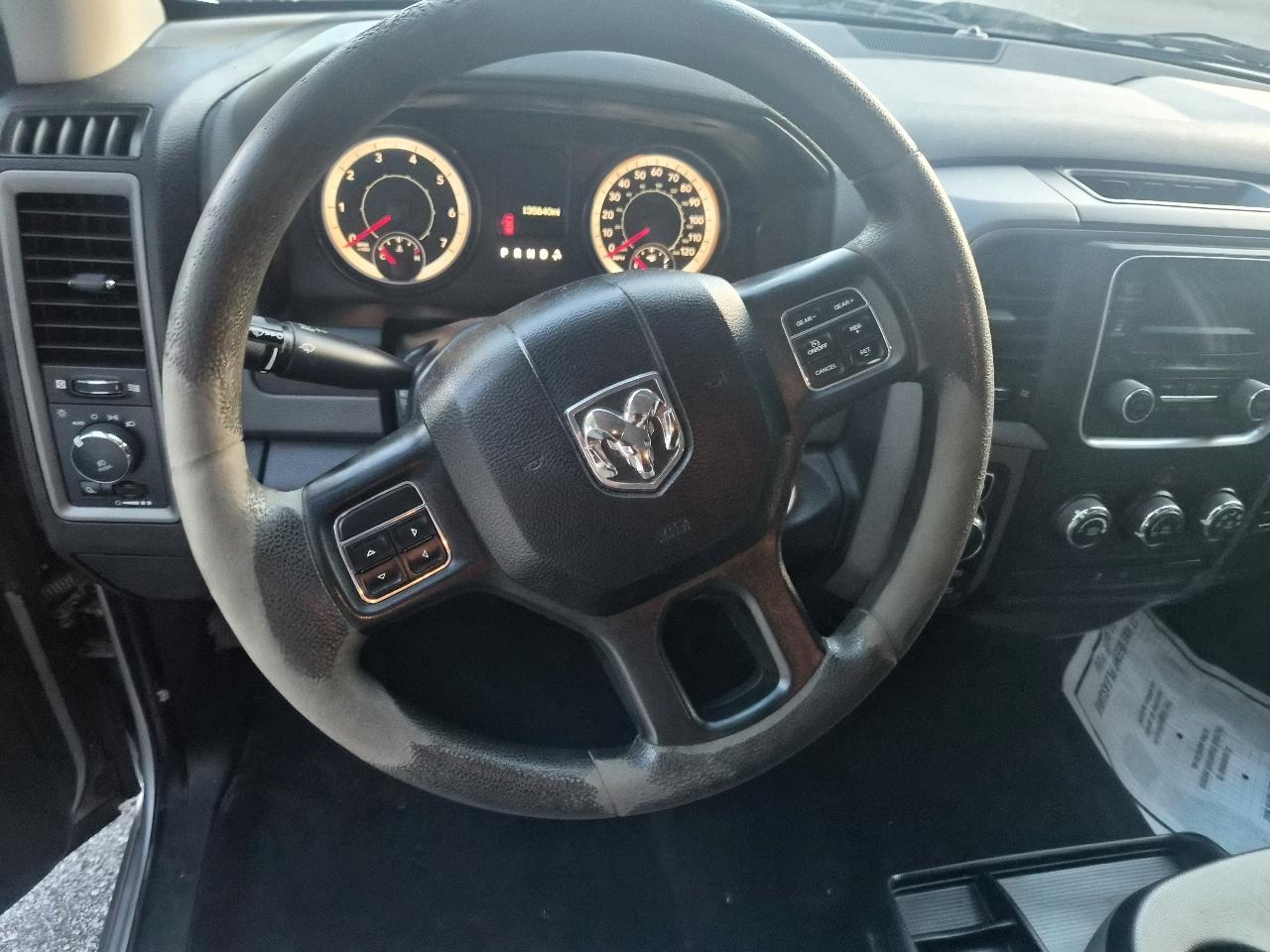 RAM 1500 Tradesman Crew Cab SWB 4WD 2017