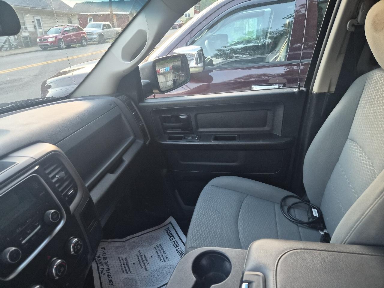 RAM 1500 Tradesman Crew Cab SWB 4WD 2017