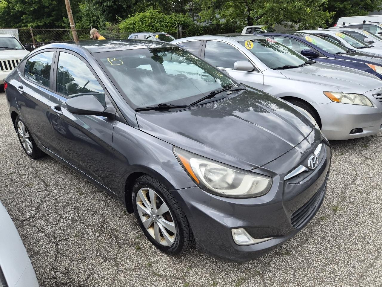 2013 Hyundai Accent GLS 4-Door