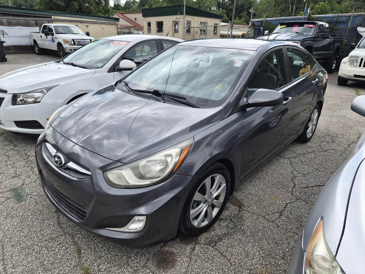 Hyundai Accent GLS 4-Door 2013