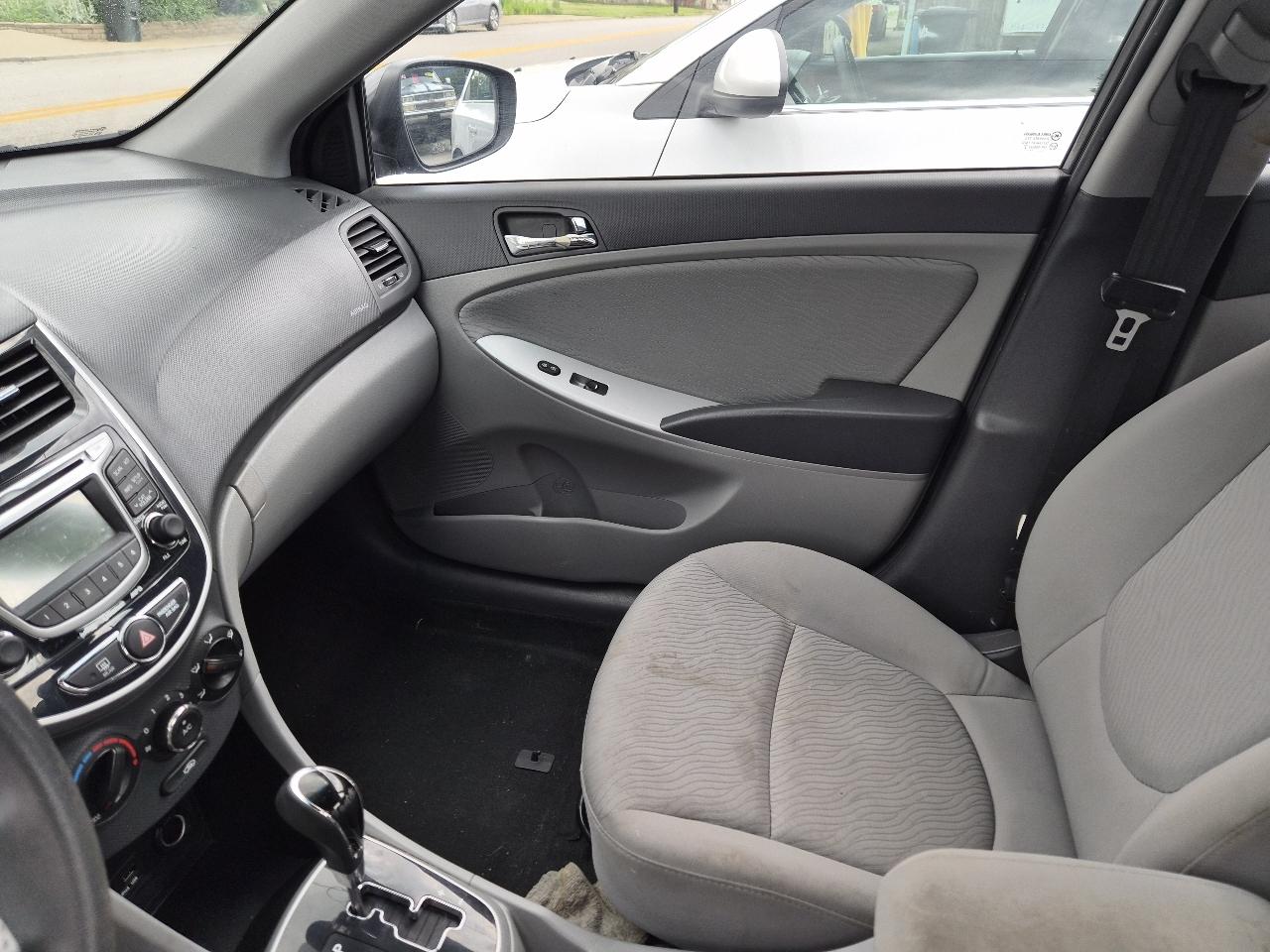 Hyundai Accent GLS 4-Door 2013