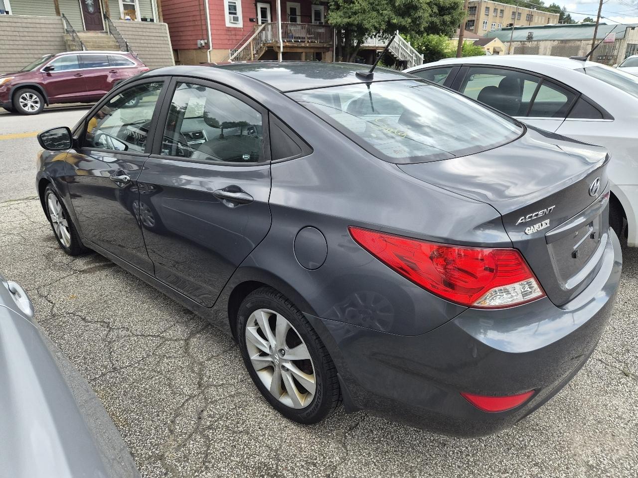 Hyundai Accent GLS 4-Door 2013