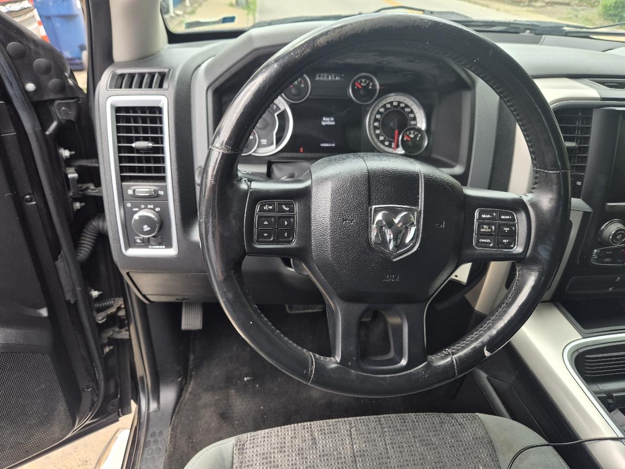 RAM 1500 SLT Crew Cab SWB 4WD 2016