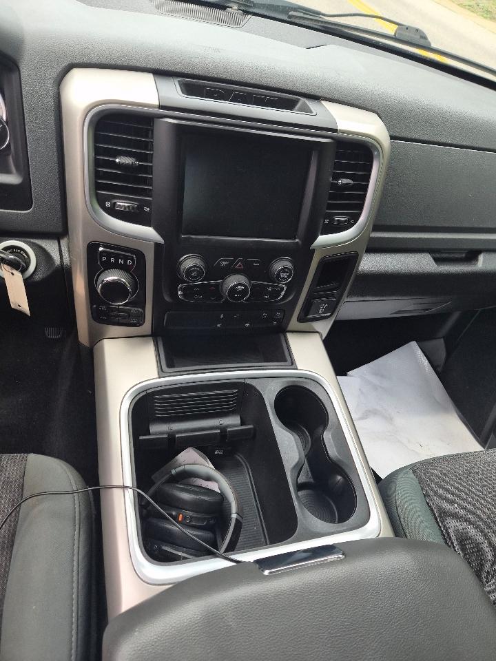 RAM 1500 SLT Crew Cab SWB 4WD 2016
