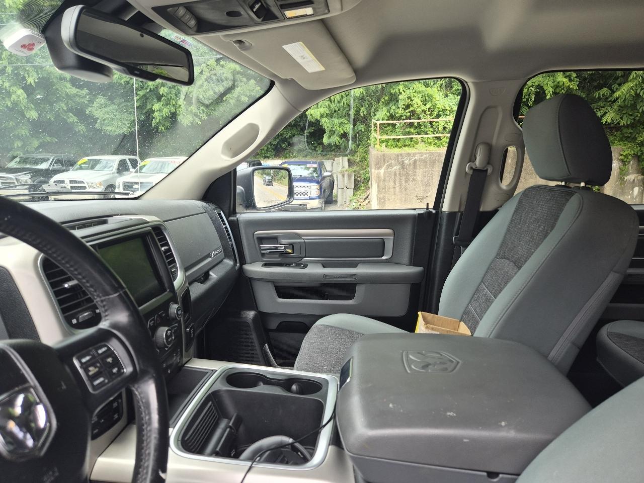 RAM 1500 SLT Crew Cab SWB 4WD 2016