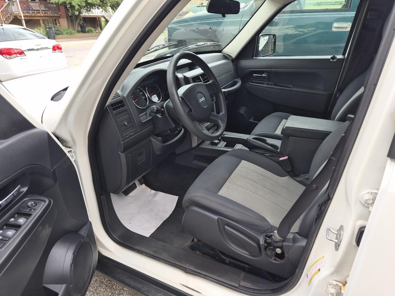 Jeep Liberty Sport 4WD 2010