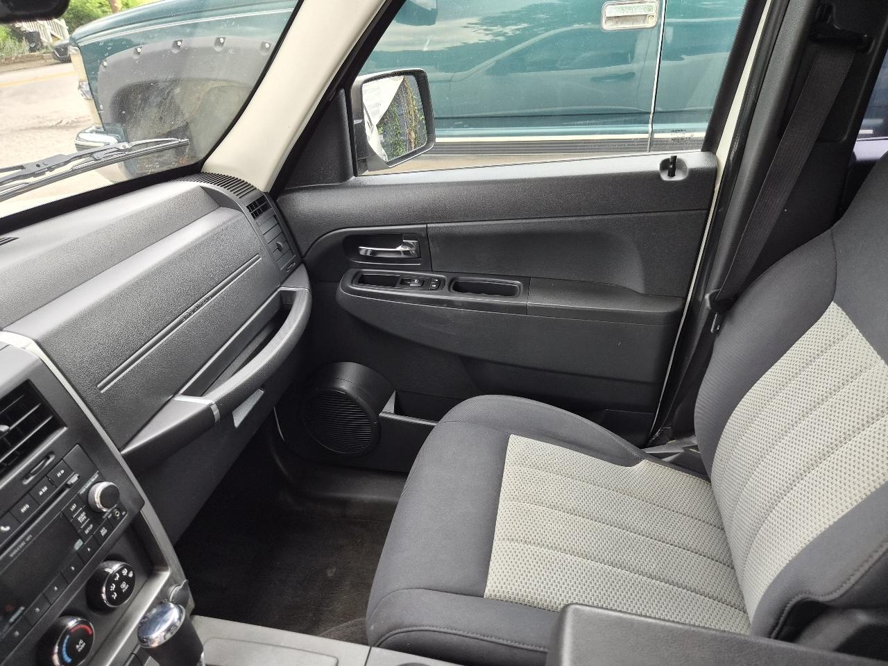 Jeep Liberty Sport 4WD 2010