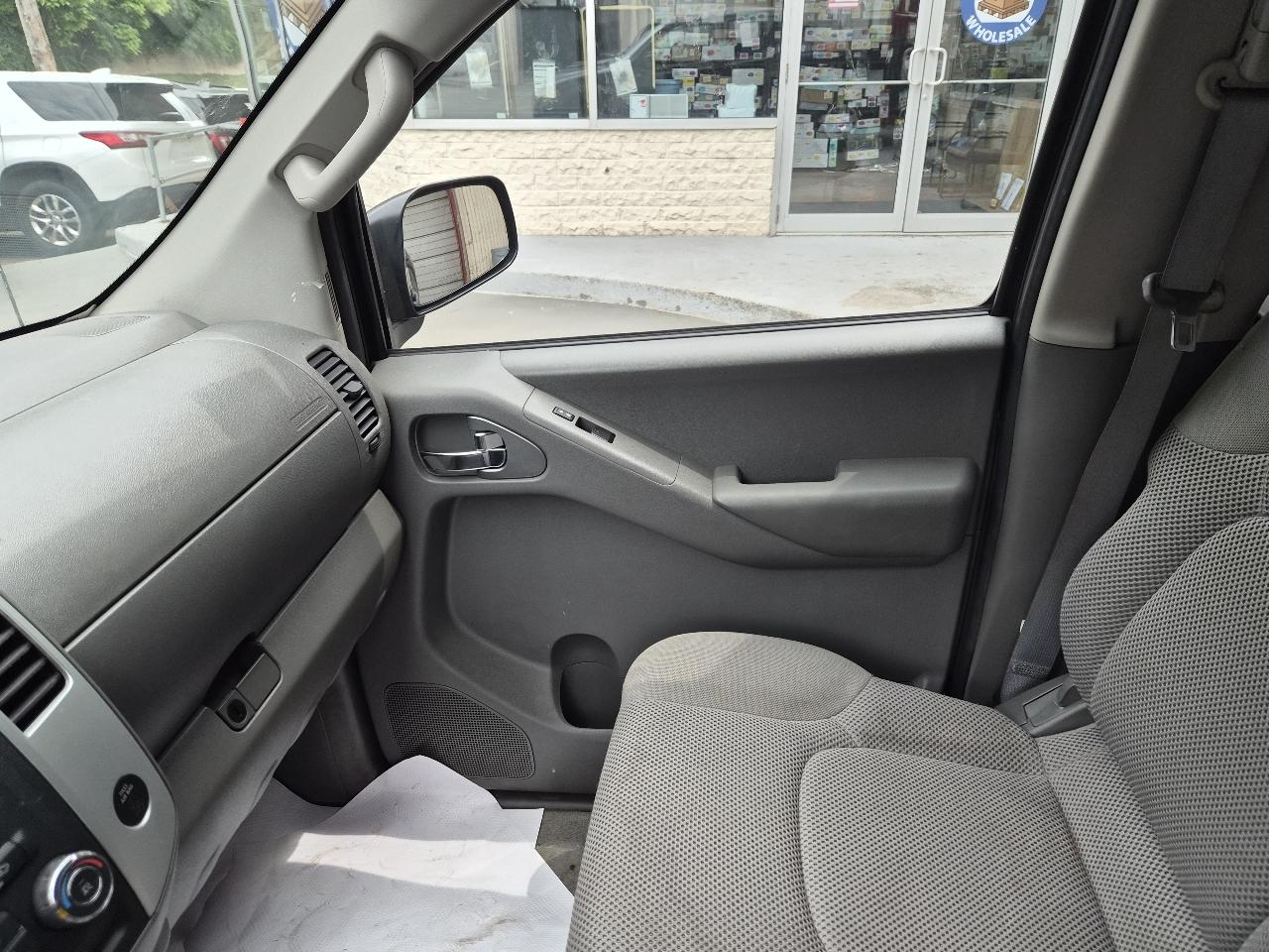Nissan Frontier SL Crew Cab 4WD 2012