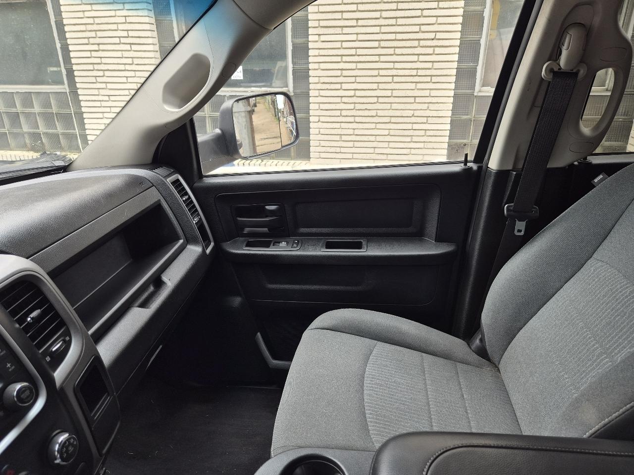 RAM 1500 Classic Tradesman Crew Cab SWB 4WD 2021